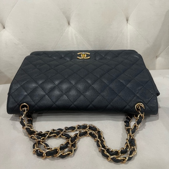 Chanel Classic Caviar Maxi Double Flap - Picture 5 of 11
